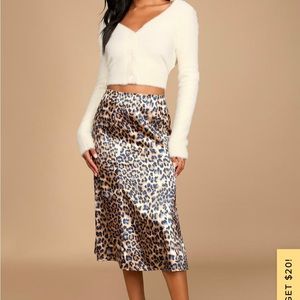 Lulu’s leopard print satin skirt